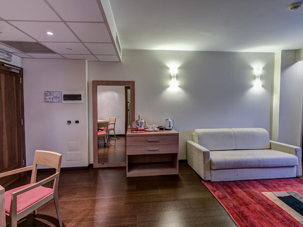 Hotel Capital Rovigo Eksteriør bilde